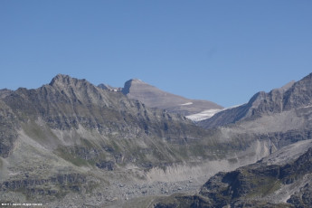ganz im Hintergrund Kitzsteinhorn (3.202m)