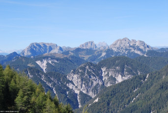 vom Monte Cocco (1.941m) Blick Gartnerkofel (2.195m), Trogkofel, (2.280m) Roßkofel (2.240m) Monte Cavallo di Pontebba, alle Karnische Alpen