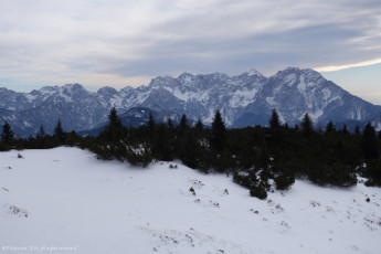Steiner Alpen, Grintovec-Gruppe in der Mitte: Der Hauptkamm der Steiner Alpen erstreckt sich von Westen nach Osten und liegt vollständig in Slowenien. Höchste Gipfel Grintovec( 2.558m)