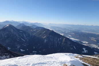 links Freiberg (1.922m), dahinter rechts Ferlacherhorn (1.840m) Karawanken