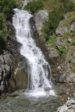 vorbei an einem Wasserfall geht es weiter zur Clarahütte