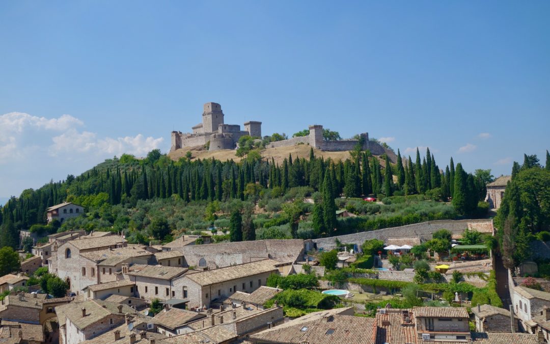 Assisi mit Burg Rocca Maggiore, Italien